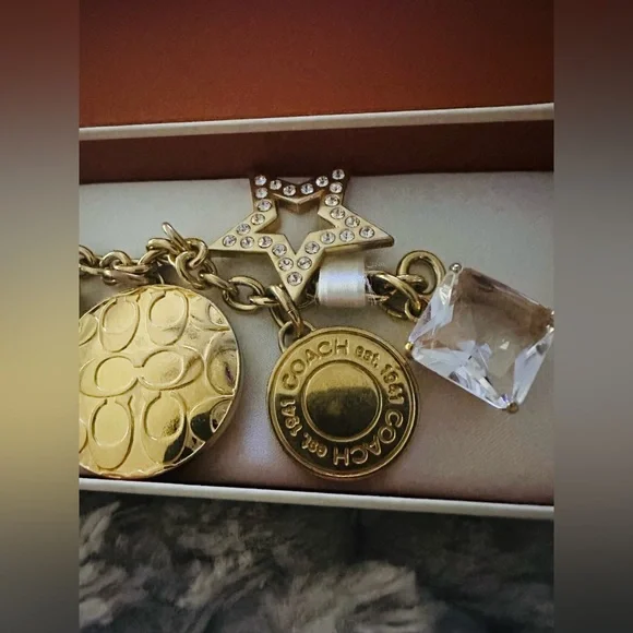 Authentic Vintage Coach Gold Charm Bracelet / Star, Pic Charm, & Carriage! - Picture 4 of 8